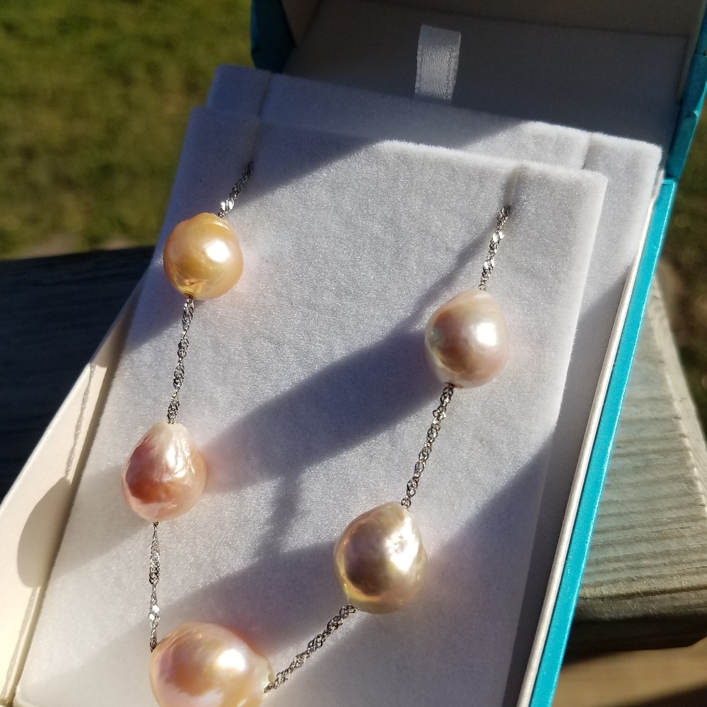 Maui divers pearl necklace